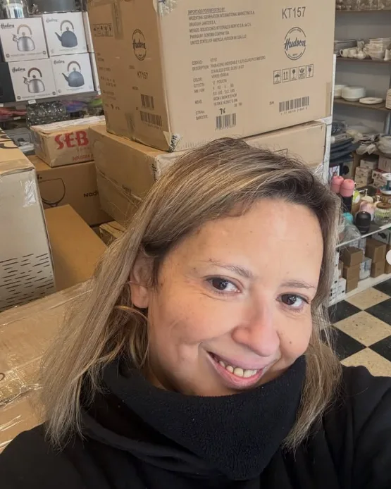 Lorena Bocca, dueña de Tú Bazar, en el local